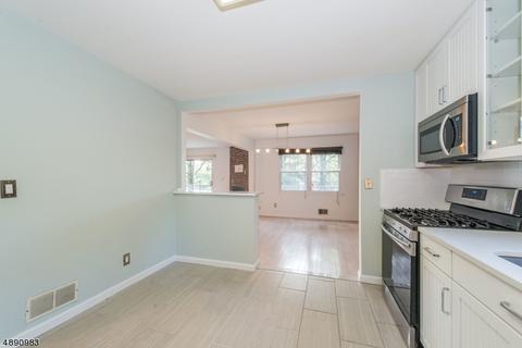2 Bowfell Ct, Wayne, NJ 07470 photo 8