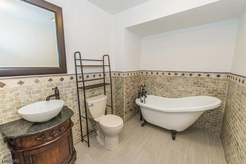 2 Bowfell Ct, Wayne, NJ 07470 photo 21