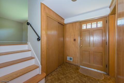 9 Larkspur Rd, Wayne, NJ 07470 photo 2