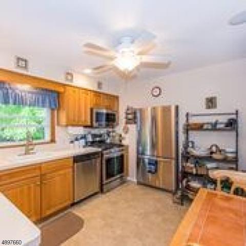 27 Lyon Rd, Waldwick, NJ 07463 photo 10