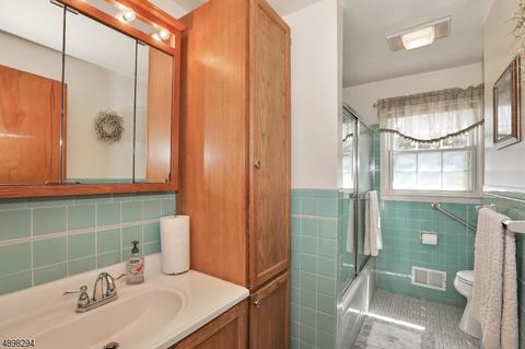 366 Ratzer Rd, Wayne, NJ 07470 photo 9