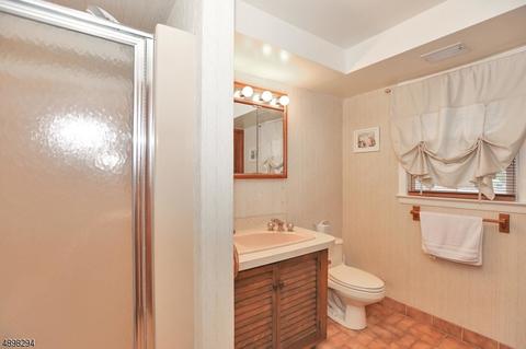 366 Ratzer Rd, Wayne, NJ 07470 photo 13