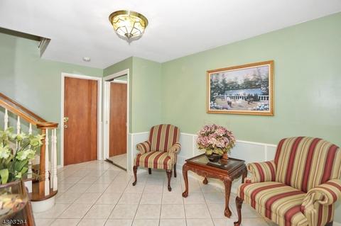 366 Ratzer Rd, Wayne, NJ 07470 photo 3