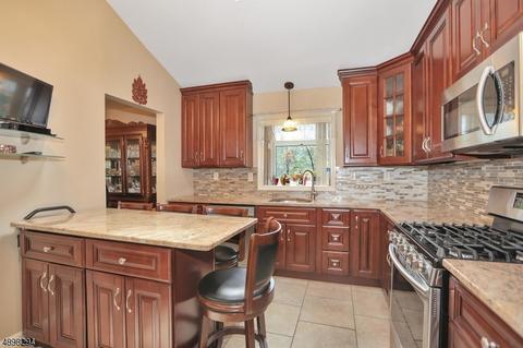 366 Ratzer Rd, Wayne, NJ 07470 photo 4