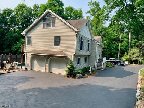 18 Cherrywood Dr, Wayne, NJ 07470 photo 2