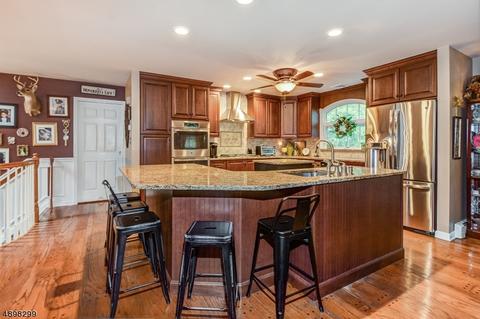 18 Cherrywood Dr, Wayne, NJ 07470 photo 3