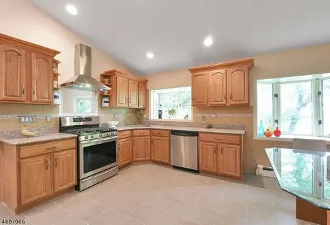 5 Crestview Ct, Montclair, NJ 07042 photo 9