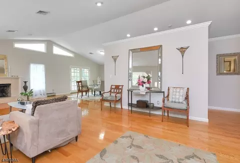 5 Crestview Ct, Montclair, NJ 07042 photo 3