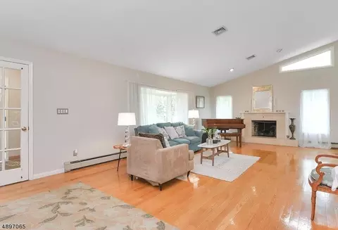 5 Crestview Ct, Montclair, NJ 07042 photo 4