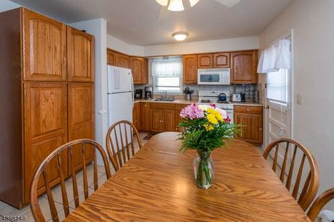 8 Evergreen Ave, Wanaque Boro, NJ 07420 photo 4