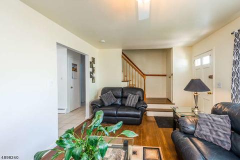 8 Evergreen Ave, Wanaque Boro, NJ 07420 photo 3