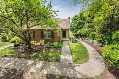 8 Oriole Dr, Hackettstown, NJ 07840 photo 1