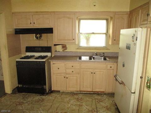 157 Hamilton Rd, Teaneck, NJ 07666 photo 4