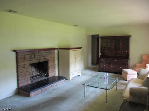 13 Lucas Ln, Wayne, NJ 07470 photo 2