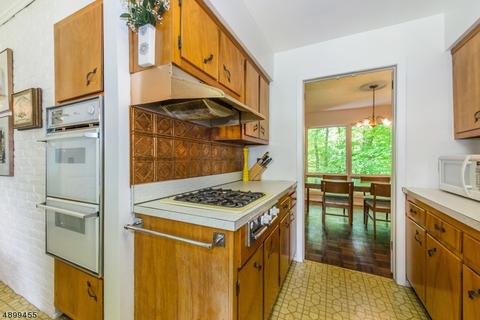 125 Hampton Dr, Berkeley Heights, NJ 07922 photo 17