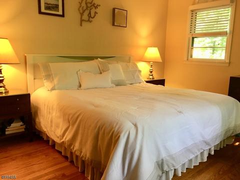 125 Hampton Dr, Berkeley Heights, NJ 07922 photo 9