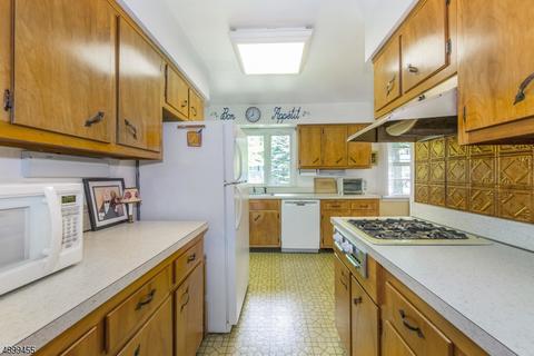 125 Hampton Dr, Berkeley Heights, NJ 07922 photo 18