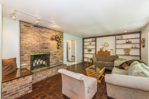 125 Hampton Dr, Berkeley Heights, NJ 07922 photo 8