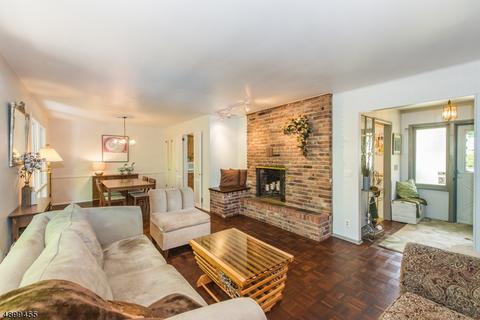 125 Hampton Dr, Berkeley Heights, NJ 07922 photo 4