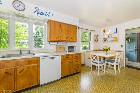 125 Hampton Dr, Berkeley Heights, NJ 07922 photo 15