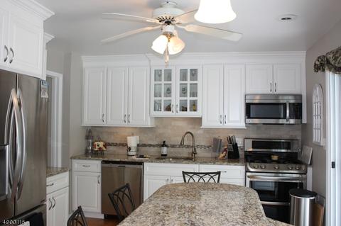 12 Mckernan Ct, Wayne, NJ 07470 photo 2