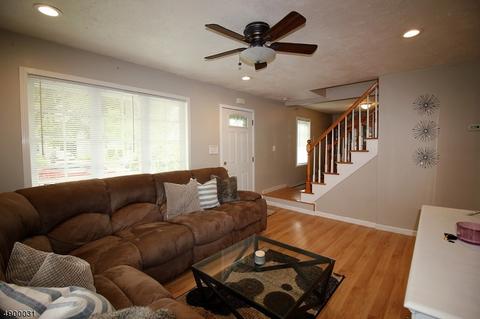 37 Smith Ave, Wanaque Boro, NJ 07420 photo 2