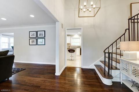 19 Haran Cir, Millburn, NJ 07041 photo 2