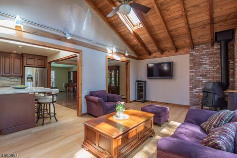 650 Yorktown Pl, Paramus, NJ 07652 photo 12