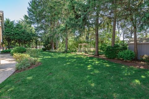 650 Yorktown Pl, Paramus, NJ 07652 photo 24