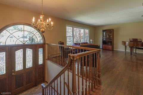 650 Yorktown Pl, Paramus, NJ 07652 photo 3