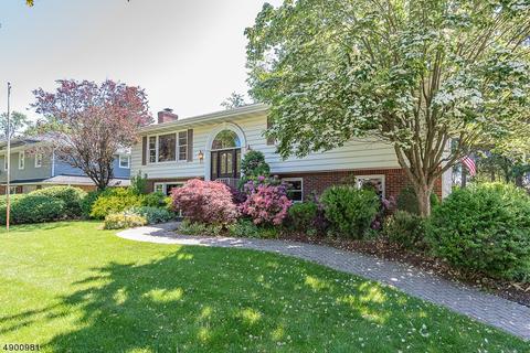650 Yorktown Pl, Paramus, NJ 07652 photo 2