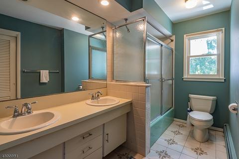 650 Yorktown Pl, Paramus, NJ 07652 photo 18