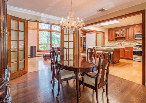 650 Yorktown Pl, Paramus, NJ 07652 photo 5