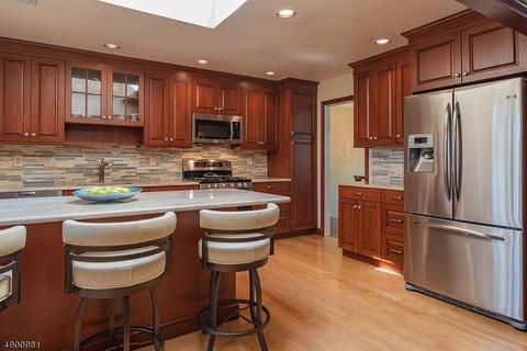 650 Yorktown Pl, Paramus, NJ 07652 photo 9