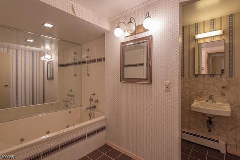 650 Yorktown Pl, Paramus, NJ 07652 photo 21