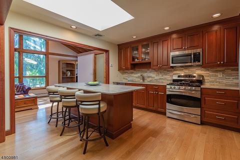 650 Yorktown Pl, Paramus, NJ 07652 photo 7