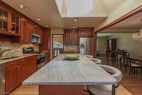 650 Yorktown Pl, Paramus, NJ 07652 photo 10