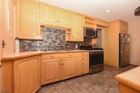 7 Brook St #5, Wanaque Boro, NJ 07420 photo 3
