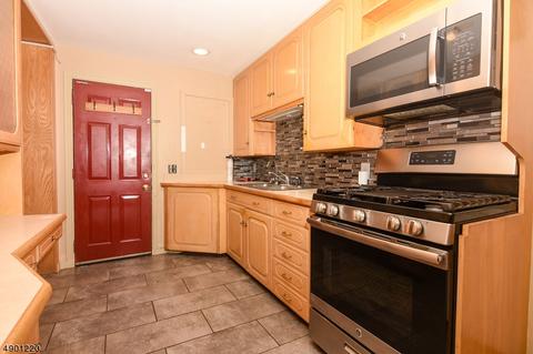 7 Brook St #5, Wanaque Boro, NJ 07420 photo 2