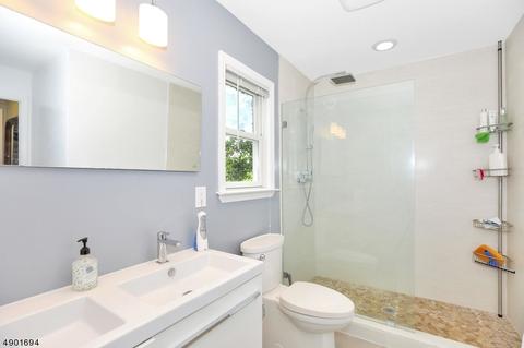 65 Wayne Ave, River Edge, NJ 07661 photo 8