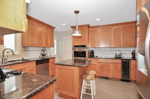 65 Wayne Ave, River Edge, NJ 07661 photo 2
