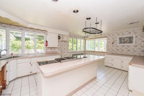 817 Ratzer Rd, Wayne, NJ 07470 photo 10