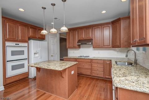 17 Crestview Dr, Clinton, NJ 08809 photo 2