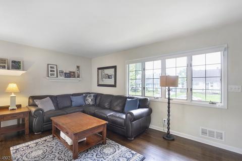 67 Cornell Dr, Clark, NJ 07066 photo 2