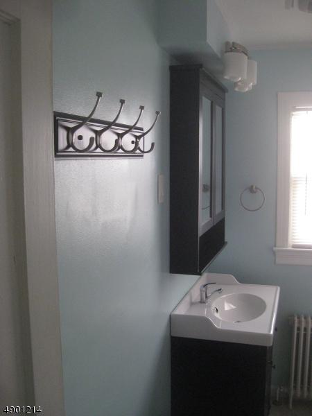 24 Thomas Ter, Wayne, NJ 07470 photo 8