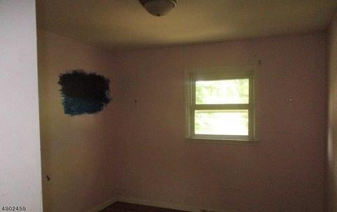 686 Warfield Rd, North Plainfield, NJ 07063 photo 8