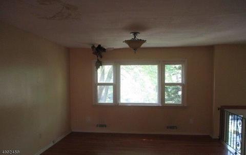 686 Warfield Rd, North Plainfield, NJ 07063 photo 2