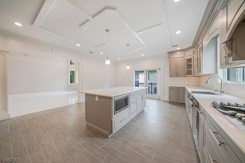 483 Cedar Ln, Paramus, NJ 07652 photo 5