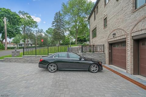 483 Cedar Ln, Paramus, NJ 07652 photo 11