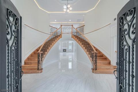 483 Cedar Ln, Paramus, NJ 07652 photo 13